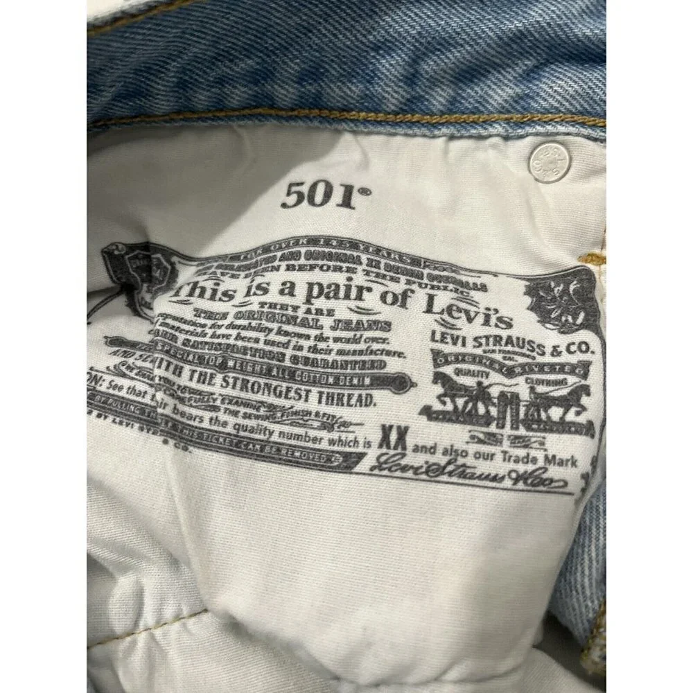 501 Levi’s Cut Off Denim Shorts Light Wash Size 30